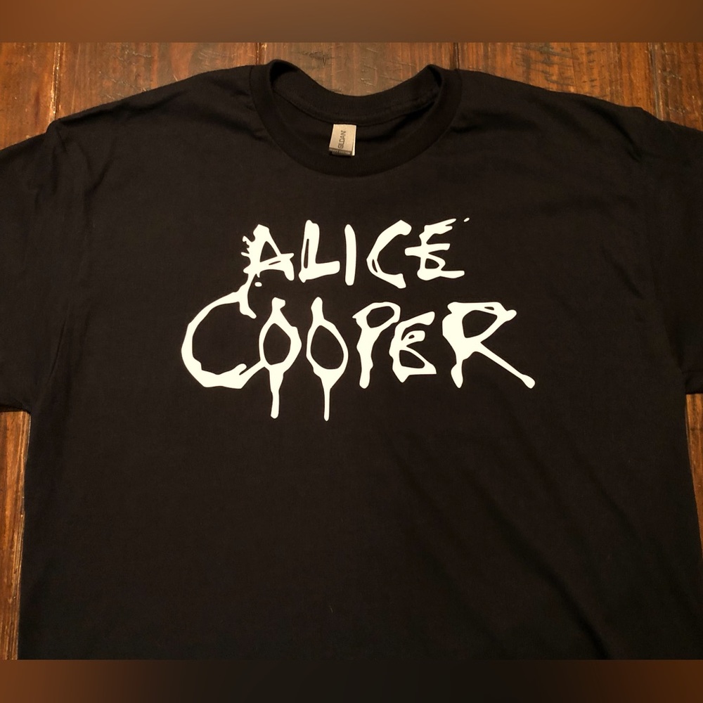 Alice Cooper t-shirts popular singer band rock n roll